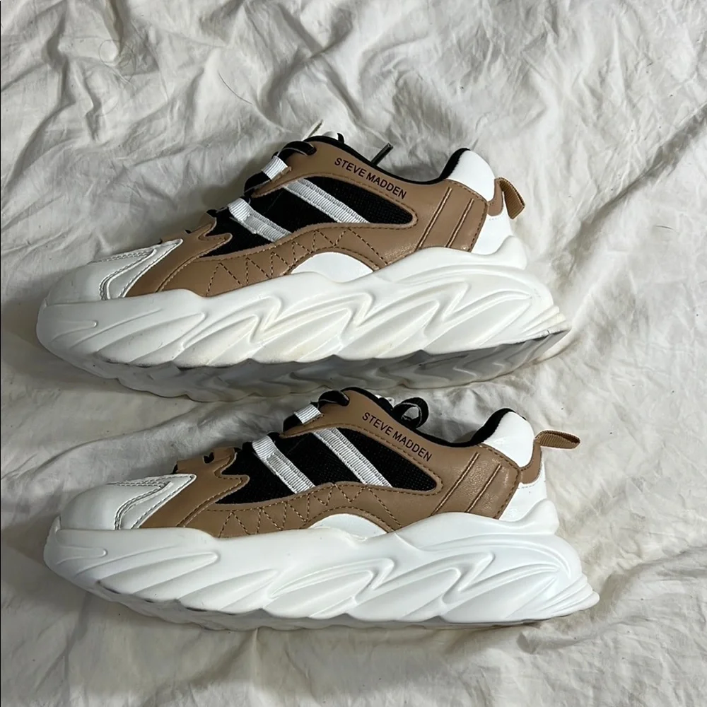 Steve Madden Tan and White Chunky Sneakers